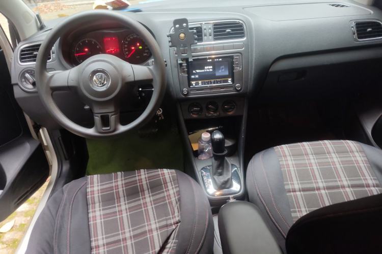 Used Volkswagen Polo 2013 1.4L Automatic Comfort Edition Center Console