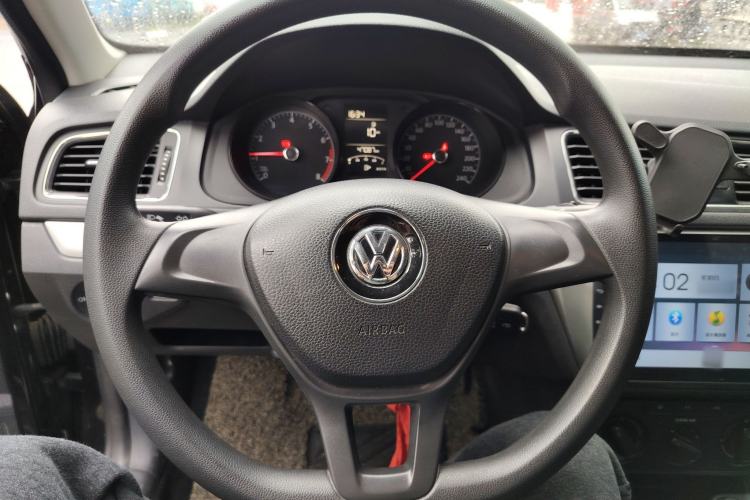 Used Volkswagen Lavida 2015 1.6L Manual Fashion Edition
