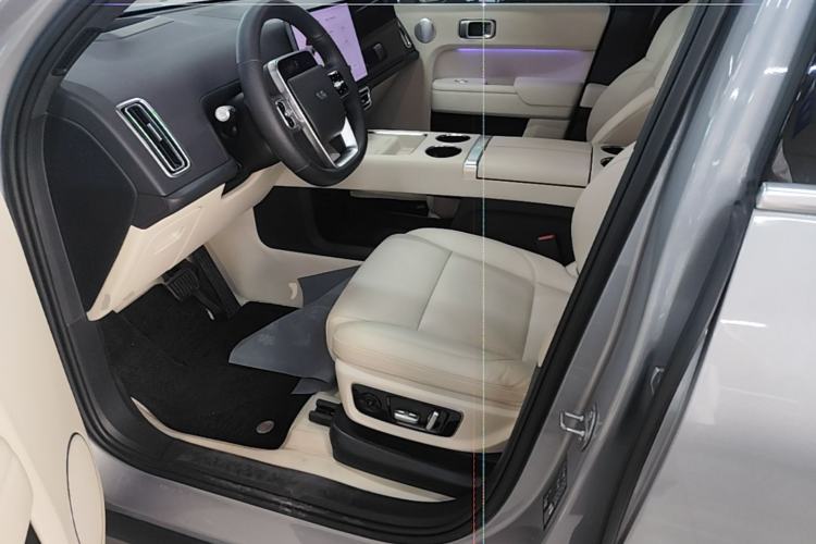 Used Li Auto L8 2023 Pro Model
