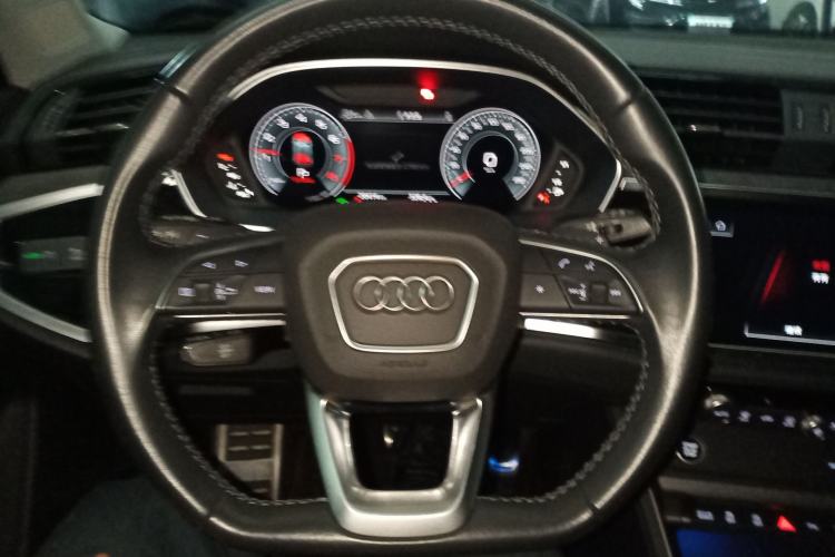 Used Audi Q3 2023 Updated 40 TFSI Fashionable and Dynamic Version
