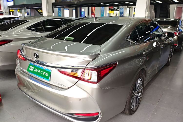 Used Lexus ES 2022 300h Deluxe Edition