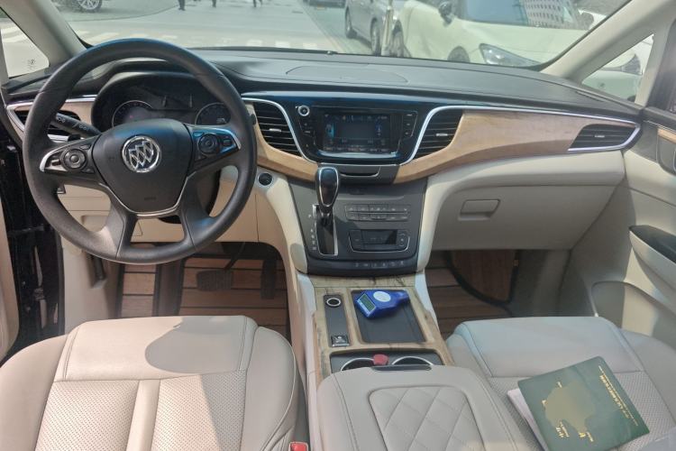 Used Buick GL8 2018 ES 28T Luxury Model China VI Standard Center Console