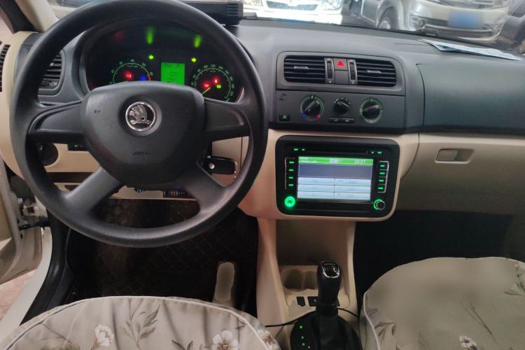 Used Skoda Fabia 2014 1.4L Automatic Crystal Edition