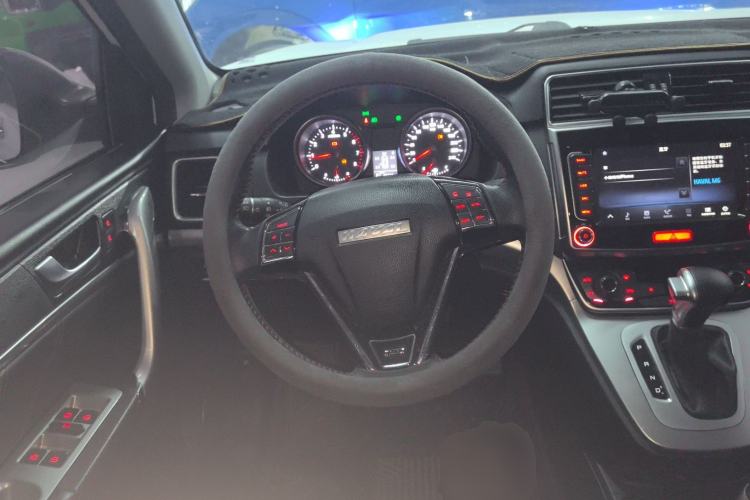 Used Haval M6 2019 1.5T DCT Two-Wheel Drive Elite Version China VI Standard Steering Wheel