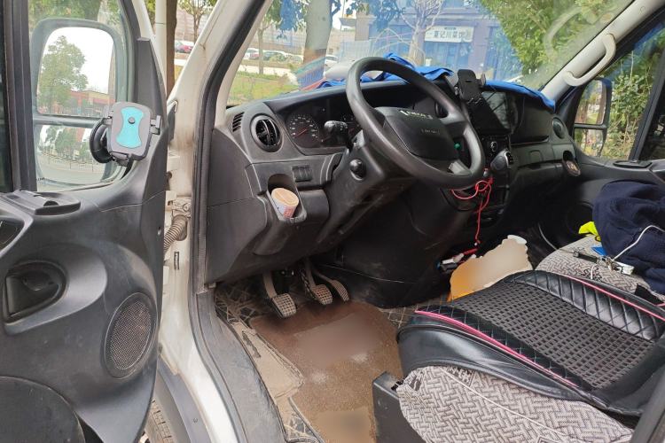 Used Iveco Eurocargo 2021 2.0T Manual Super-Rui Short Wheelbase Low-Roof Side-Hinged Door F1A
