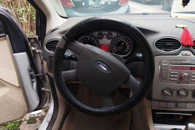 Used Ford Focus 2011 Sedan 1.8L Manual Classic Model
