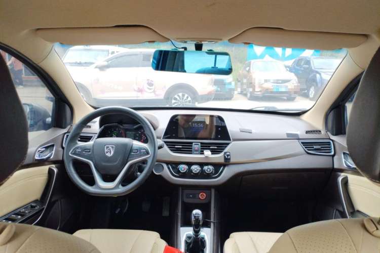 Used Baojun 310W 2017 1.5L Manual Fashion Model China V
