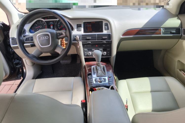 Used Audi A6L 2011 2.0 TFSI automatic Comfort trim Center Console