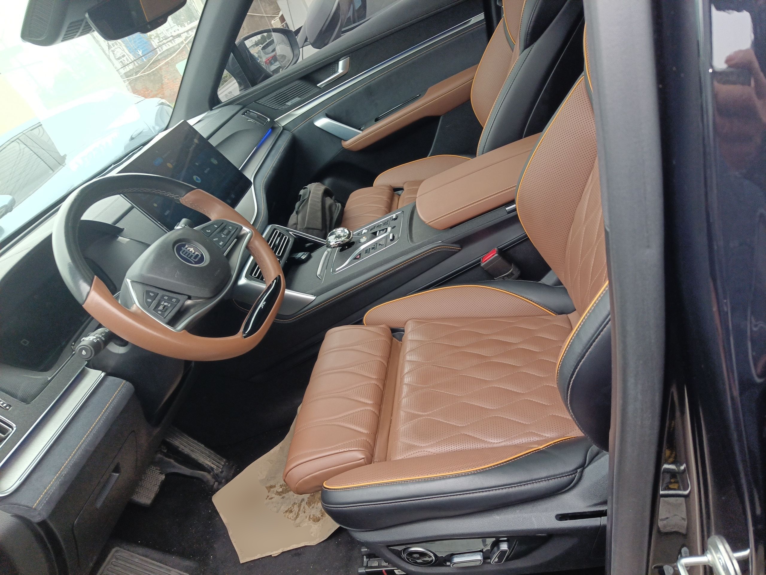 Переднее сиденье в автомобиле