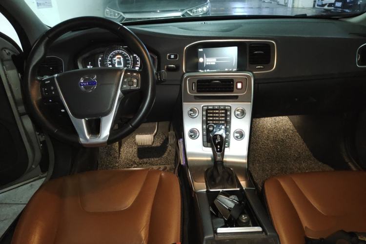 Used Volvo S60 2017 S60L T4 Smart Range Edition Center Console