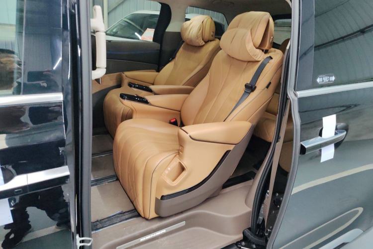 Used Denza D9 2022 EV 600 Four-Wheel Drive Flagship Model