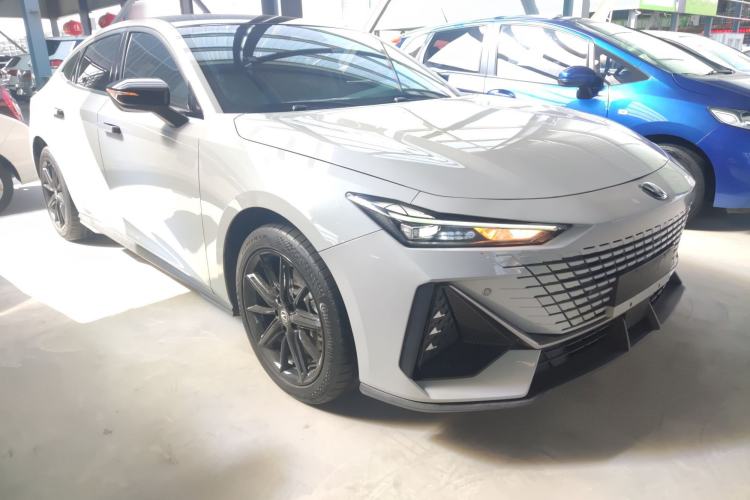 Used Changan UNI-V iDD 2023 ZhiDian iDD 1.5T 113km ZhiKu Model
