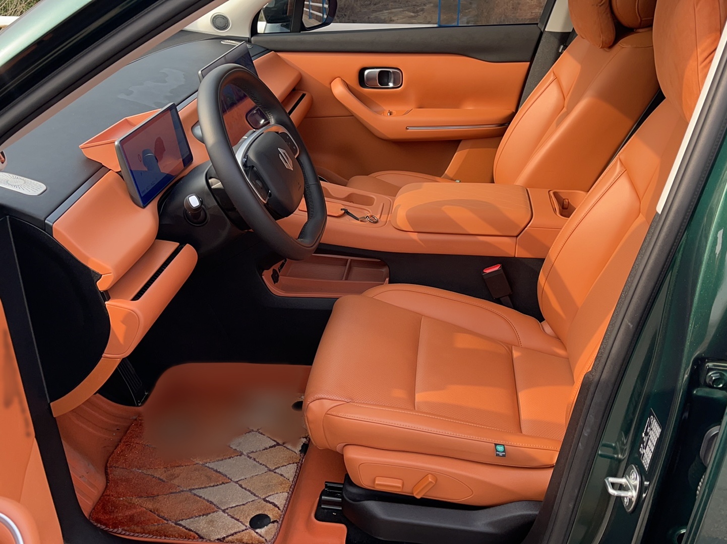 المقاعد الأمامية داخل السيارة