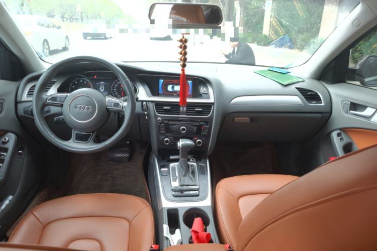 Used Audi A4L 2015 35 TFSI Automatic Standard Model Center Console