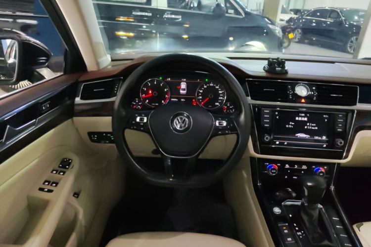 Used Volkswagen Phideon 2016 380TSI Two-Wheel-Drive Luxury Edition