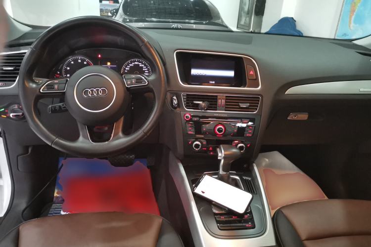 Used Audi Q5 2016 40 TFSI Technology Edition Center Console