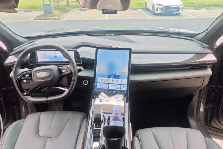 Used Geely Auto Emgrand X7 Sport 2024 1.5TD Smart Connect+ Center Console