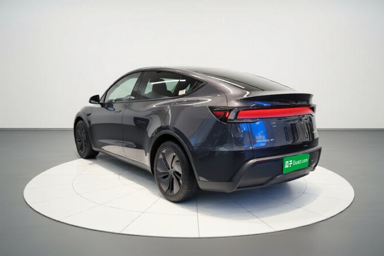 Used Tesla Model Y 2025 Long-Range All-Wheel-Drive Version