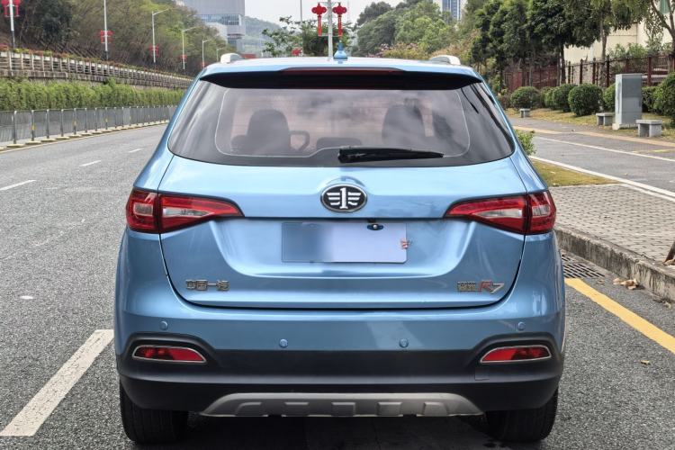 Used FAW Senya R7 2016 1.6L Manual Luxury Model Exterior 6