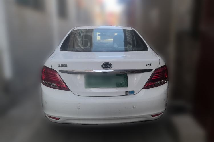 Used BYD e5 2016 300 Luxury Edition