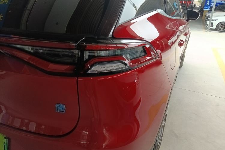 Used BYD Tang New Energy 2020 DM 2.0T Dual-Engine All-Wheel Drive Prestige 7-Seater China VI Standard Right Rear Taillight