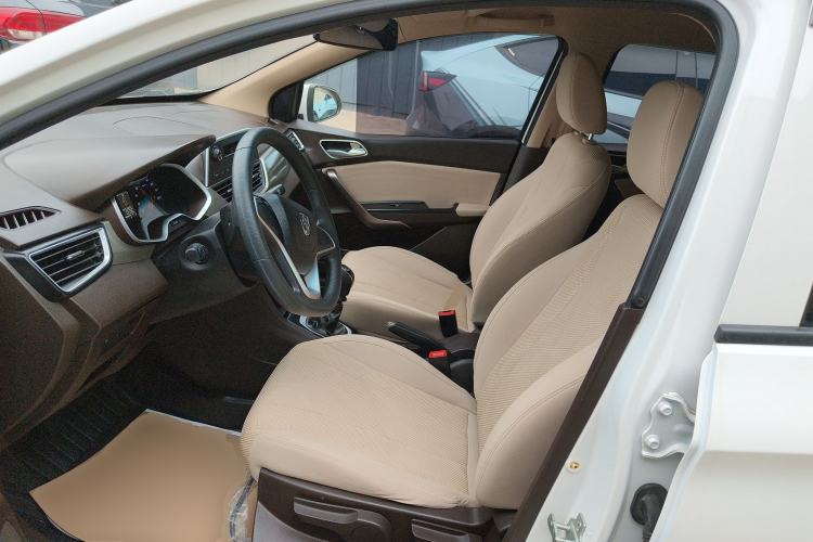 Used Baojun 310W 2017 1.5L Manual Comfort Version China VI Emission Standard Left Front Seat