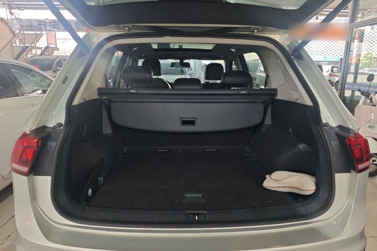 Used Volkswagen Tiguan L 2019 Updated Version 330TSI Automatic Two-Wheel Drive Panoramic Comfort Edition China VI Standard Trunk