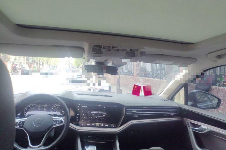 Used Volkswagen Touareg 2022 3.0 TSI Luxury Edition Black Diamond Sport Package Headliner