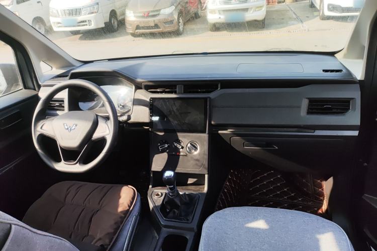 Used Wuling Hongguang PLUS 2019 1.5T Manual Standard Version 7 Seats
