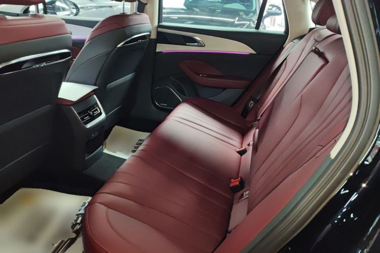 Used Hongqi H5 2025 2.0T Automatic Flag Edition – 500 000 Units Commemorative Version Left Rear Seat