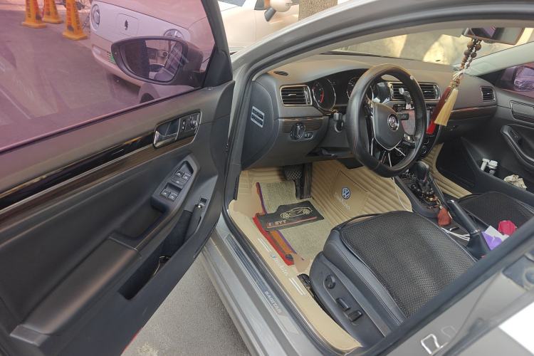 Used Volkswagen Sagitar 2015 230TSI Automatic Luxury Model
