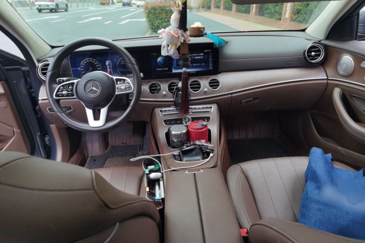 Used Mercedes-Benz E-Class 2020 E 300 L Luxury Model Center Console