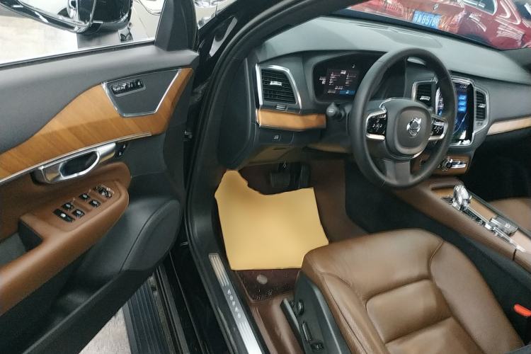 Used Volvo XC90 2023 B5 SmartDrive Luxury Edition 5 Seats Driver Seat