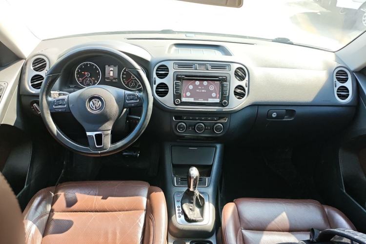 Used Volkswagen Tiguan 2013 1.8 TSI Automatic All-Wheel Drive Luxury Model Center Console