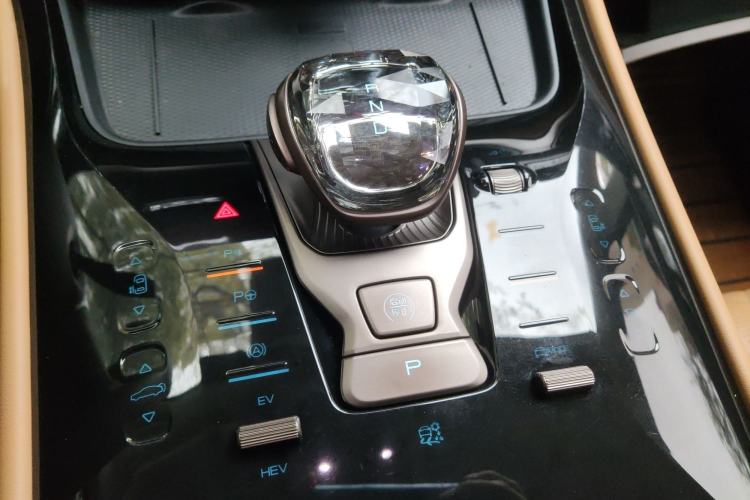 Used Denza D9 2022 DM-i 970 Four-Wheel Drive Flagship Model