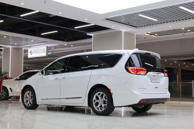 Used Chrysler Grand Voyager 2017 3.6L Premium Edition