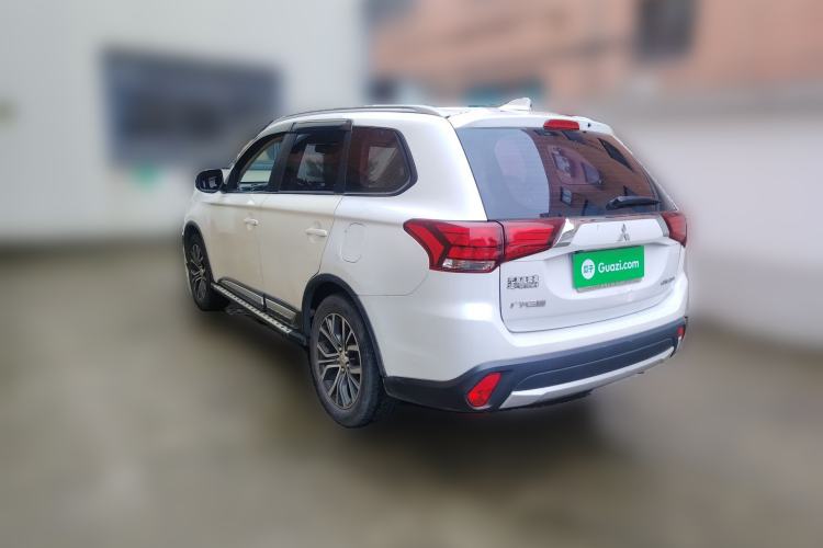 Used Mitsubishi Outlander 2018 2.0L Two-Wheel Drive Glory Edition 5 Seats Rear Left 45 Deg