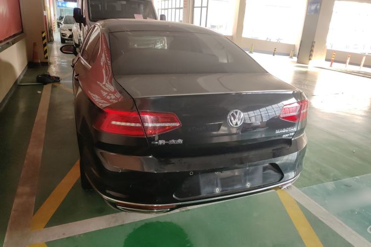 Used Volkswagen Magotan 2017 330TSI DSG Luxury Model Rear