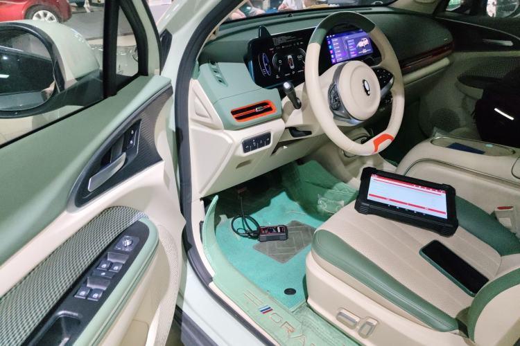 Used ORA Good Cat 2023 401 km Standard Range Premium Version Lithium Iron Phosphate Left Front Seat