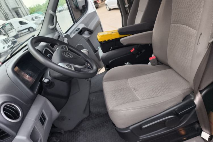 Used JAC Group Sunray 2022 2.0T Fuel-Efficient King PLUS Express Version Mid-axle 5-6 Seats HFC4DB3-2E4
