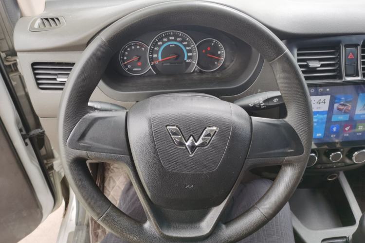 Used Wuling Rongguang V 2018 1.5L Standard Version
