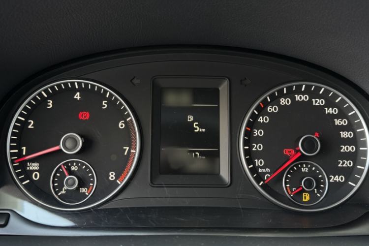 Used Volkswagen Touran 2015 1.4T Manual Fashion Edition 5-Seater
