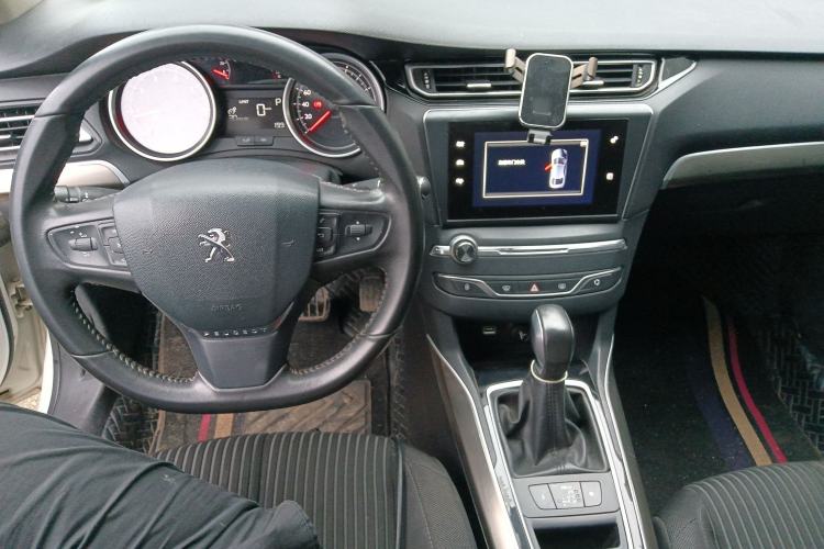 Used Peugeot 408 2015 1.2T Automatic Luxury Edition Center Console