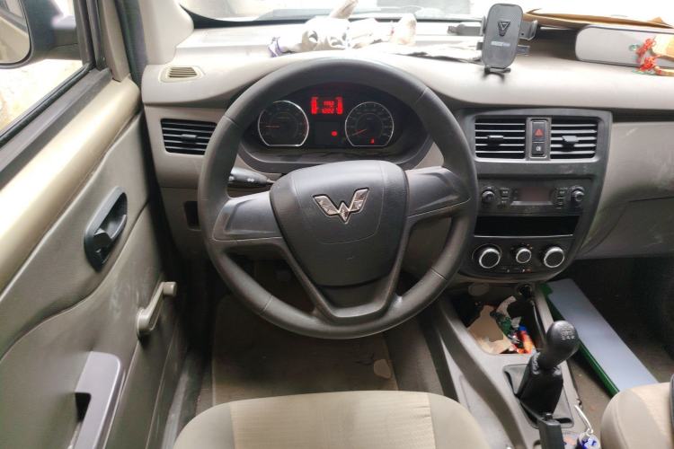 Used Wuling Rongguang V 2015 1.5L Practical Version Steering Wheel