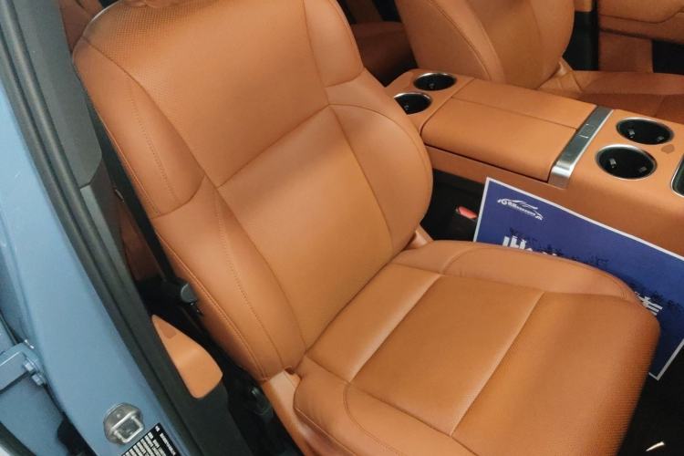 Used Li Auto L8 2023 Pro Model
