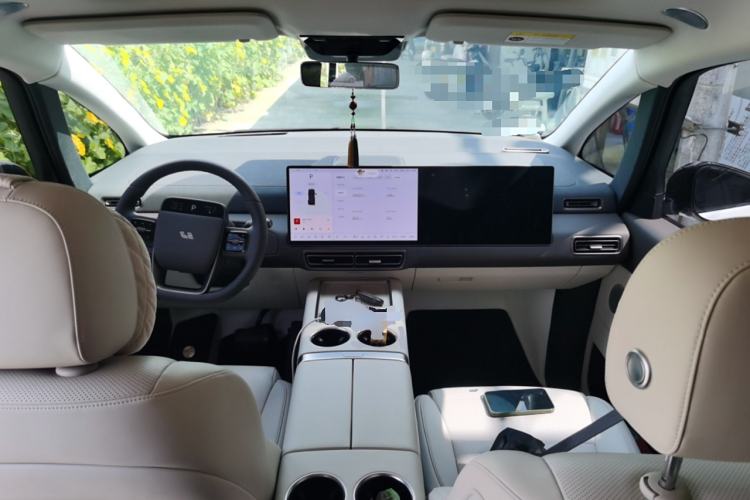 Used Li Auto MEGA 2024 Ultra Model
