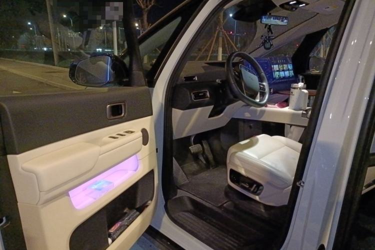 Used Li Auto MEGA 2025 Home Family Special Edition
