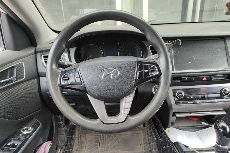 Used Hyundai Mistra 2014 1.8L Automatic Smart GLS Steering Wheel