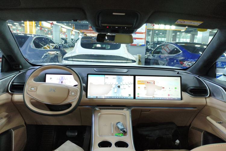 Used XPeng G9 2025 625 Long-Range Max Center Console