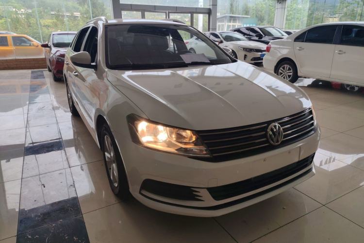 Used Volkswagen Gran Lavida 2015 1.6L Automatic Fashion Edition Front Right 45 Deg